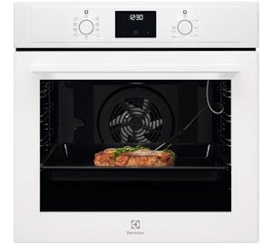 Electrolux 700 SenseCook Varmluftsugn COB400W COB400W 700 SenseCook kiertoilmauuni kalusteuuni testivoittaja