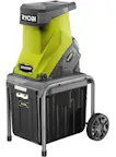Ryobi RSH2545B oksasilppuri - paras pieni oksasilppuri 2025. Kompakti ja tehokas 2500W moottorilla varustettu oksasilppuri, jossa on sisäänrakennettu keräyssäiliö. Hiljaisempi kuin bensiinikäyttöiset mallit, mutta kapasiteetti on rajallinen suurempiin töi